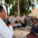 Caravana del Bienestar llega a la colonia Texas; anuncian rehabilitación de cancha escolar
