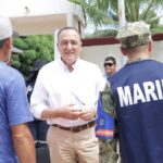 Alcalde Menéndez encabeza brigada integral en El Colorado para garantizar seguridad y salud en albergue.