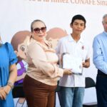 Entrega el Gobierno de Sinaloa, a través de la SEPyC, uniformes, calzado y útiles gratuitos a estudiantes de CONAFE en Villa Juárez.